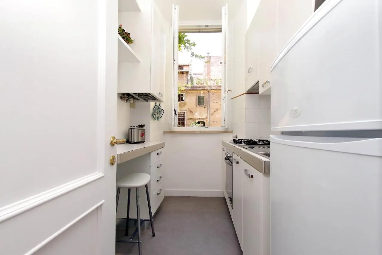 Croce Apartment Rome